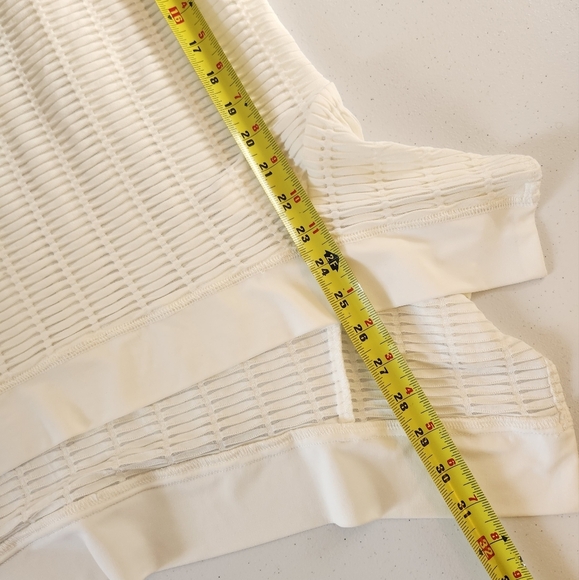 Frank Lyman Off White Textured Tunic Top 3/4 Sleeves Stretchy Dressy Size 12 - Picture 9 of 9